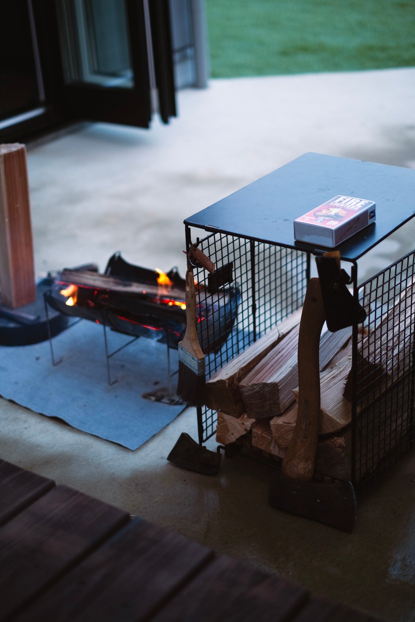 フォールディングサイドテーブル